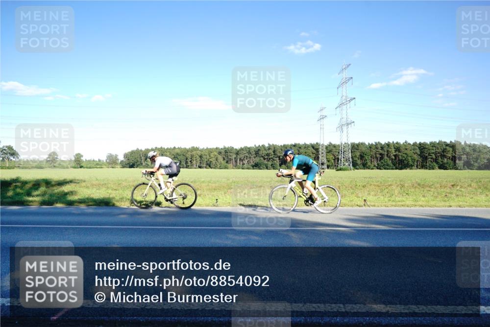 07.09.2025 - 19. Norderstedt Triathlon Michael Burmester http://msf.ph/oto/8854092 07.09.2025 16:08:24 Radfahren 1443, 1579, 1593 meine-sportfotos.de