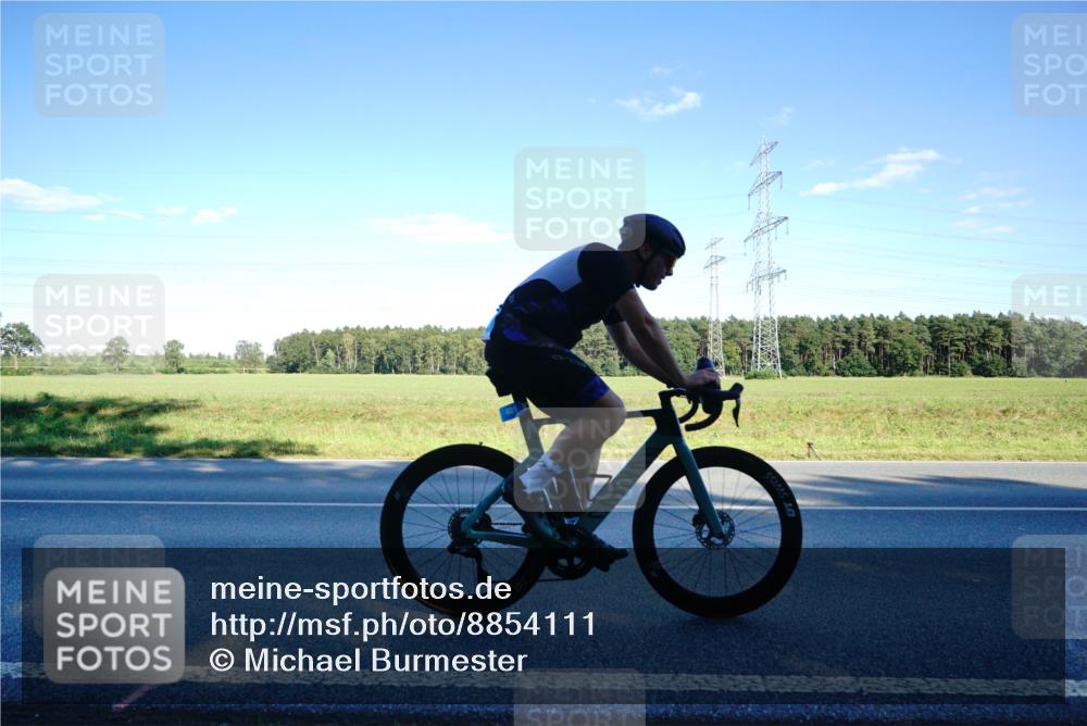 07.09.2025 - 19. Norderstedt Triathlon Michael Burmester http://msf.ph/oto/8854111 07.09.2025 16:08:42 Radfahren 401, 916, 1458 meine-sportfotos.de