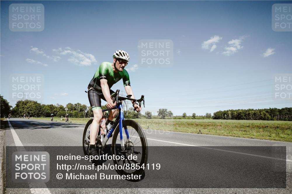 07.09.2025 - 19. Norderstedt Triathlon Michael Burmester http://msf.ph/oto/8854119 07.09.2025 14:56:40 Radfahren 1494 meine-sportfotos.de