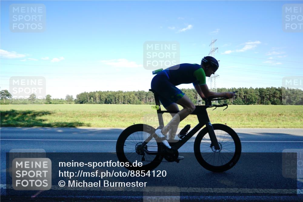 07.09.2025 - 19. Norderstedt Triathlon Michael Burmester http://msf.ph/oto/8854120 07.09.2025 16:08:55 Radfahren 529 meine-sportfotos.de