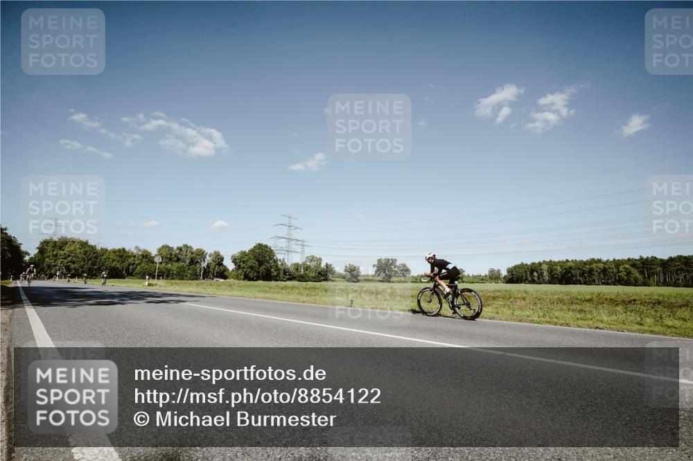 07.09.2025 - 19. Norderstedt Triathlon Michael Burmester http://msf.ph/oto/8854122 07.09.2025 14:56:44 Radfahren  meine-sportfotos.de