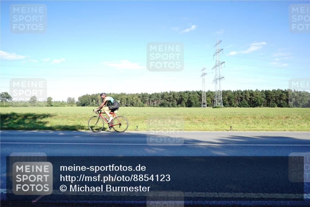 07.09.2025 - 19. Norderstedt Triathlon Michael Burmester http://msf.ph/oto/8854123 07.09.2025 16:08:59 Radfahren 421, 529, 1057, 1538 meine-sportfotos.de