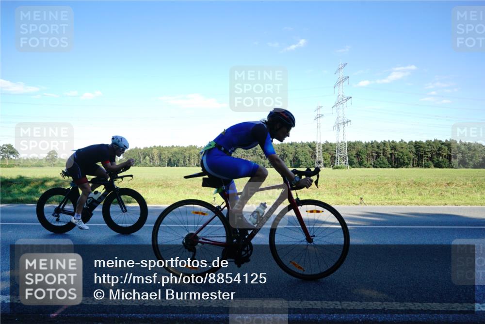 07.09.2025 - 19. Norderstedt Triathlon Michael Burmester http://msf.ph/oto/8854125 07.09.2025 16:09:00 Radfahren 421, 1057, 1102, 1538 meine-sportfotos.de