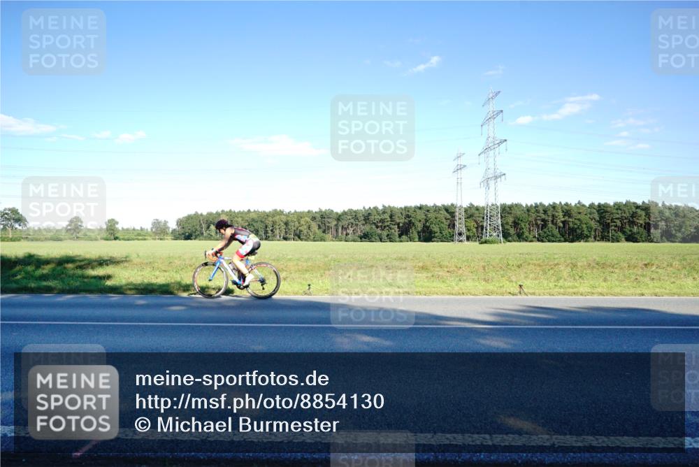07.09.2025 - 19. Norderstedt Triathlon Michael Burmester http://msf.ph/oto/8854130 07.09.2025 16:09:02 Radfahren 421, 1057, 1102, 1538 meine-sportfotos.de