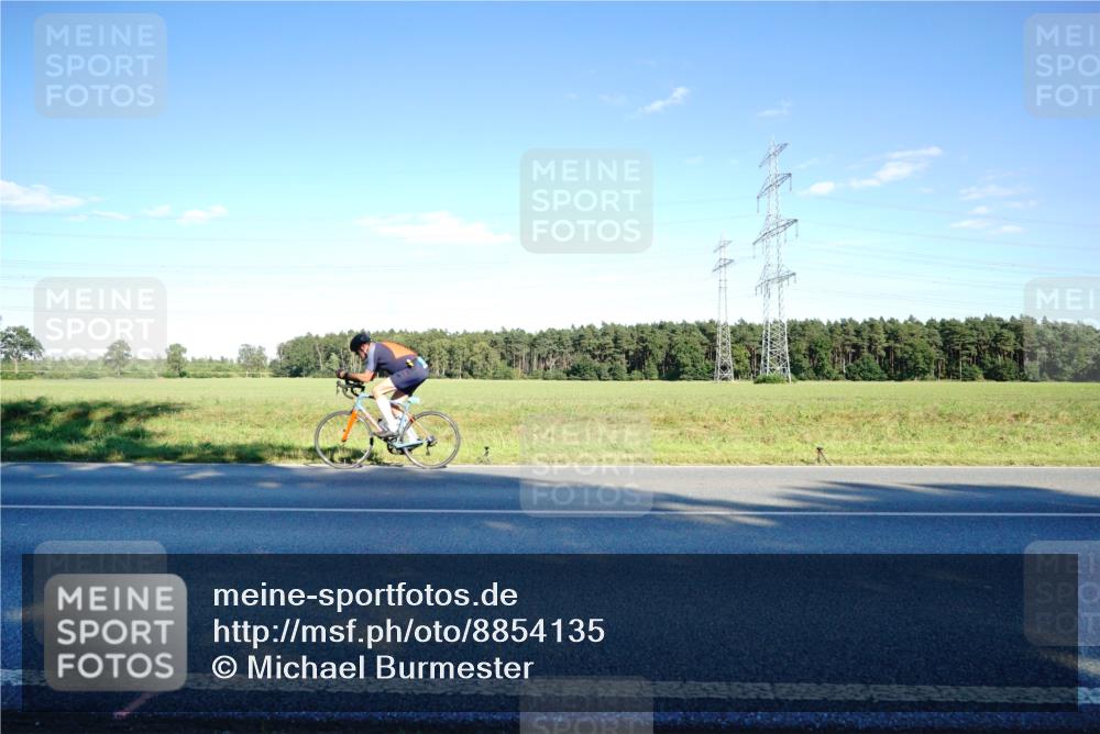 07.09.2025 - 19. Norderstedt Triathlon Michael Burmester http://msf.ph/oto/8854135 07.09.2025 16:09:07 Radfahren 543, 932, 1514 meine-sportfotos.de