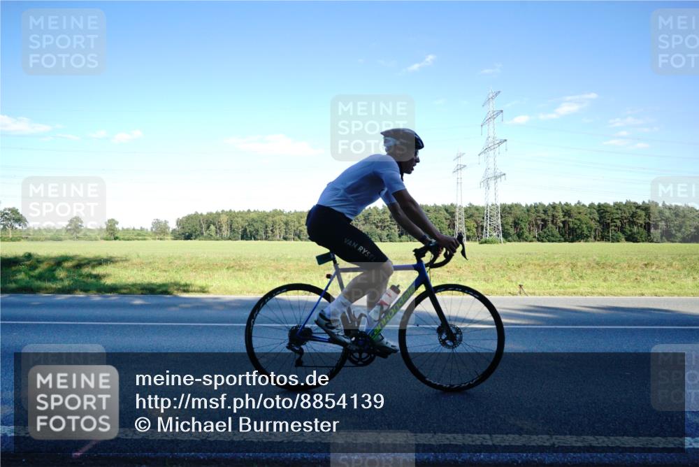 07.09.2025 - 19. Norderstedt Triathlon Michael Burmester http://msf.ph/oto/8854139 07.09.2025 16:09:11 Radfahren 543, 932, 1514, 1546 meine-sportfotos.de