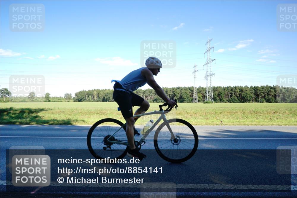 07.09.2025 - 19. Norderstedt Triathlon Michael Burmester http://msf.ph/oto/8854141 07.09.2025 16:09:15 Radfahren 378, 1420, 1546 meine-sportfotos.de