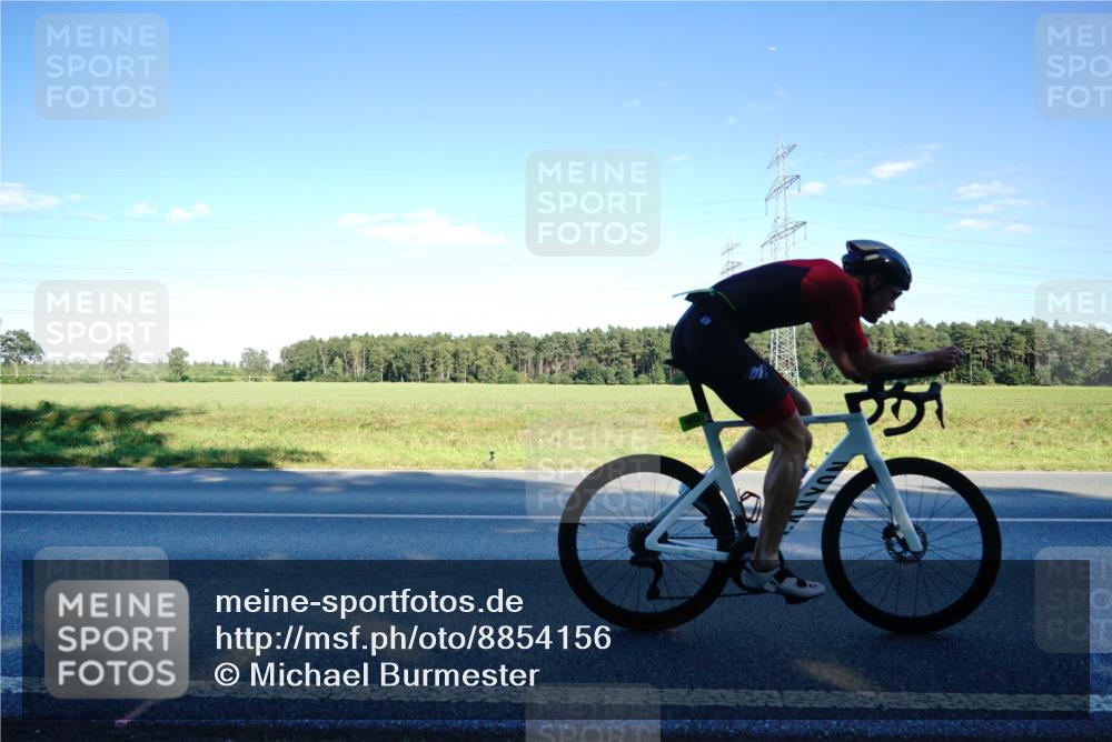07.09.2025 - 19. Norderstedt Triathlon Michael Burmester http://msf.ph/oto/8854156 07.09.2025 16:09:39 Radfahren 1437, 1572 meine-sportfotos.de