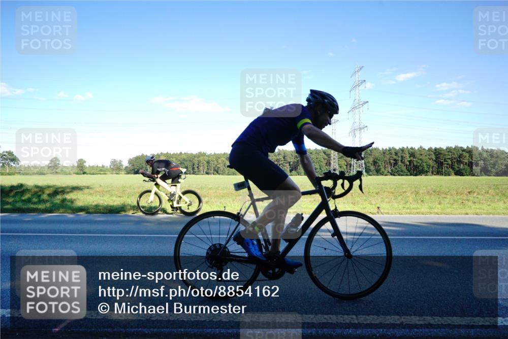07.09.2025 - 19. Norderstedt Triathlon Michael Burmester http://msf.ph/oto/8854162 07.09.2025 16:09:49 Radfahren 943, 946, 1098 meine-sportfotos.de