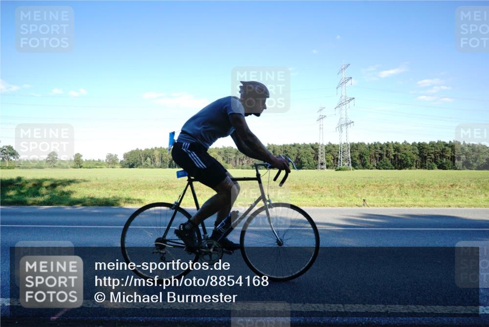07.09.2025 - 19. Norderstedt Triathlon Michael Burmester http://msf.ph/oto/8854168 07.09.2025 16:09:59 Radfahren 429, 925, 1567 meine-sportfotos.de