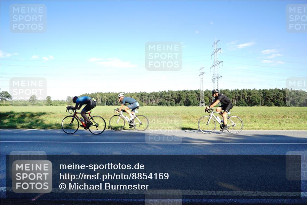 07.09.2025 - 19. Norderstedt Triathlon Michael Burmester http://msf.ph/oto/8854169 07.09.2025 16:10:03 Radfahren 925, 1073 meine-sportfotos.de