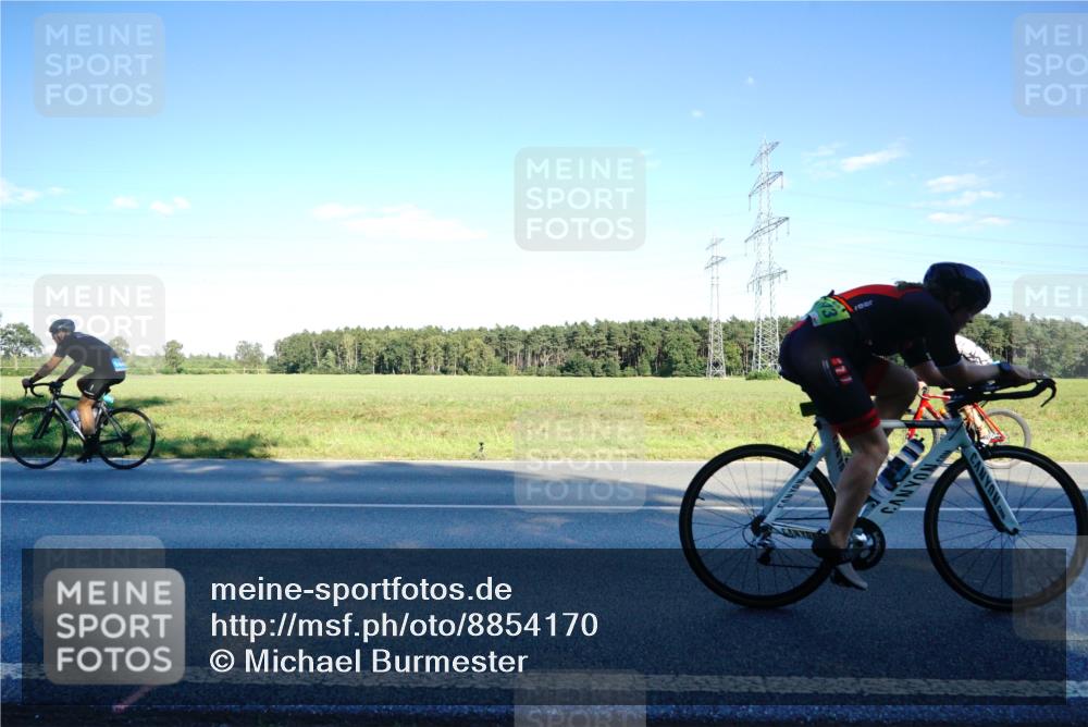 07.09.2025 - 19. Norderstedt Triathlon Michael Burmester http://msf.ph/oto/8854170 07.09.2025 16:10:04 Radfahren 925, 1073, 1472 meine-sportfotos.de
