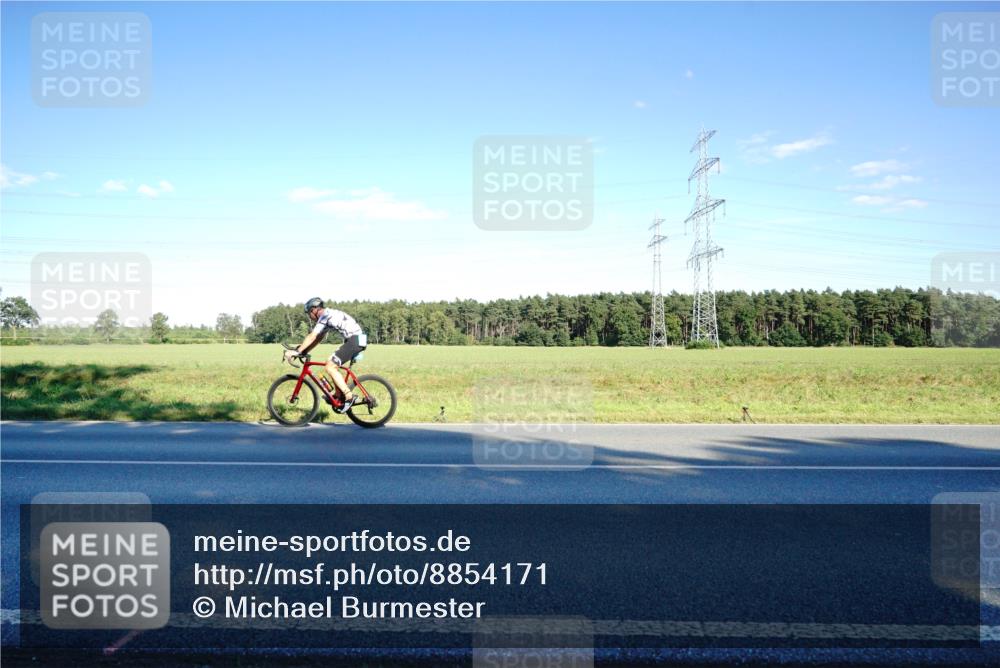 07.09.2025 - 19. Norderstedt Triathlon Michael Burmester http://msf.ph/oto/8854171 07.09.2025 16:10:05 Radfahren 425, 1073, 1472 meine-sportfotos.de