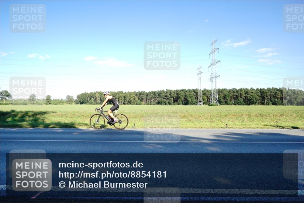 07.09.2025 - 19. Norderstedt Triathlon Michael Burmester http://msf.ph/oto/8854181 07.09.2025 16:10:21 Radfahren 954, 1527 meine-sportfotos.de