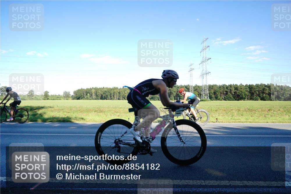 07.09.2025 - 19. Norderstedt Triathlon Michael Burmester http://msf.ph/oto/8854182 07.09.2025 16:10:22 Radfahren 954, 1527, 1532 meine-sportfotos.de