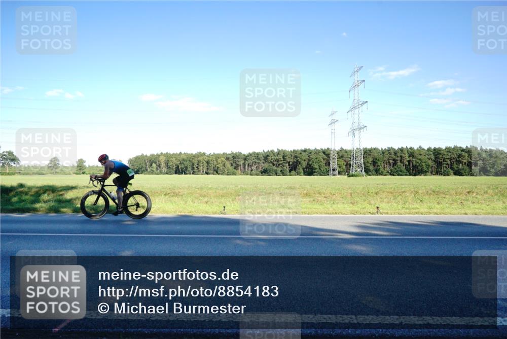 07.09.2025 - 19. Norderstedt Triathlon Michael Burmester http://msf.ph/oto/8854183 07.09.2025 16:10:22 Radfahren 954, 1527, 1532 meine-sportfotos.de