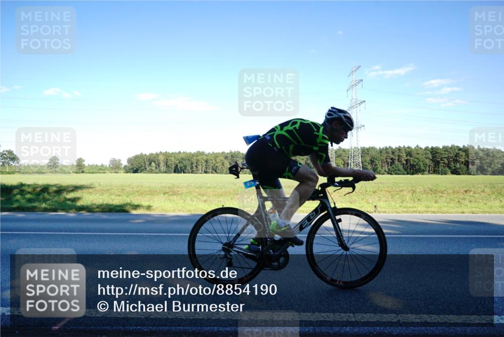 07.09.2025 - 19. Norderstedt Triathlon Michael Burmester http://msf.ph/oto/8854190 07.09.2025 16:10:30 Radfahren 532, 915, 1051, 1562, 1563 meine-sportfotos.de