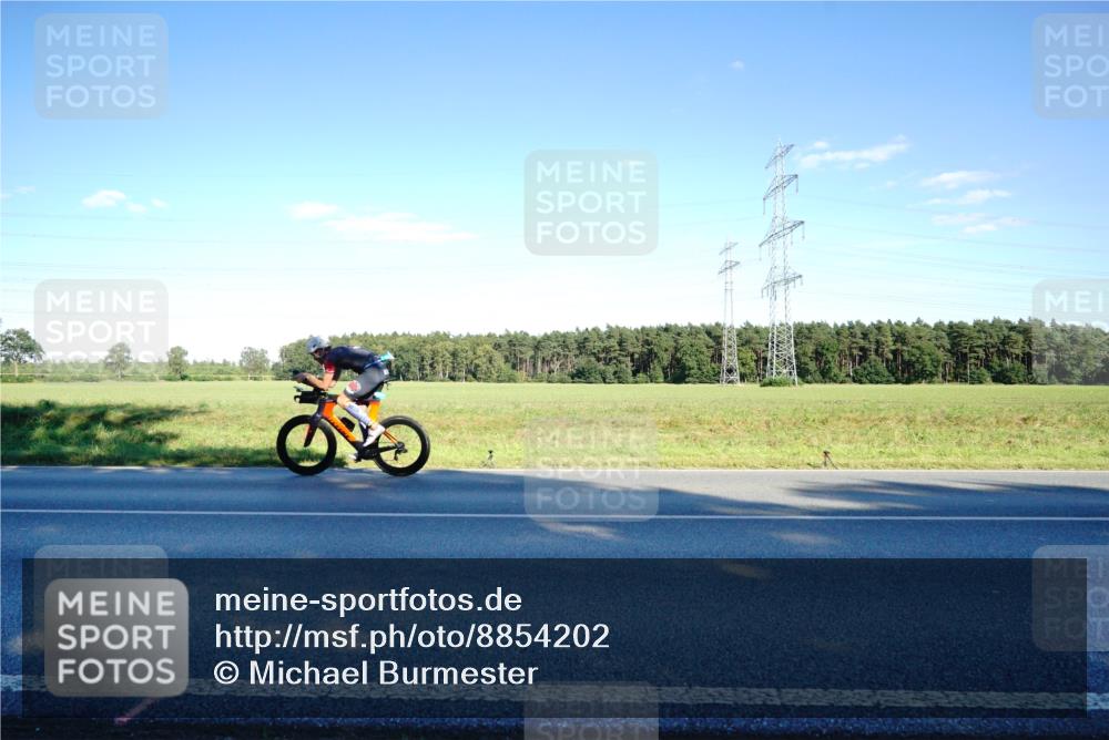 07.09.2025 - 19. Norderstedt Triathlon Michael Burmester http://msf.ph/oto/8854202 07.09.2025 16:10:45 Radfahren 406, 1547, 1590, 1600 meine-sportfotos.de