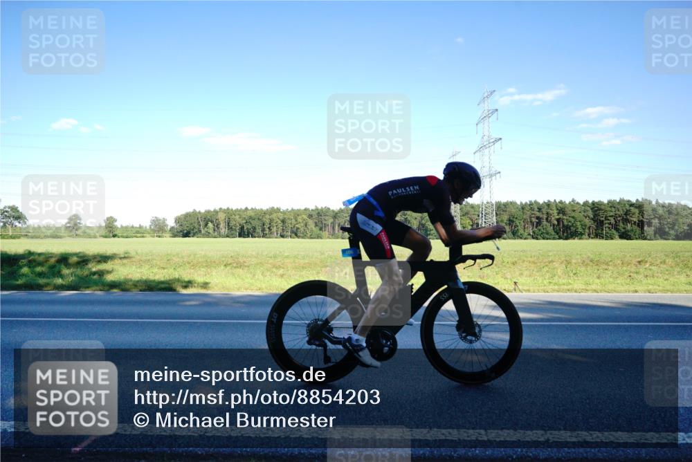 07.09.2025 - 19. Norderstedt Triathlon Michael Burmester http://msf.ph/oto/8854203 07.09.2025 16:10:47 Radfahren 406, 1575, 1600 meine-sportfotos.de