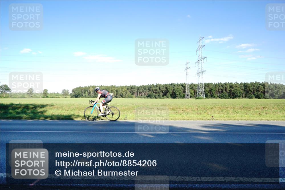 07.09.2025 - 19. Norderstedt Triathlon Michael Burmester http://msf.ph/oto/8854206 07.09.2025 16:10:50 Radfahren 406, 1575, 1585 meine-sportfotos.de