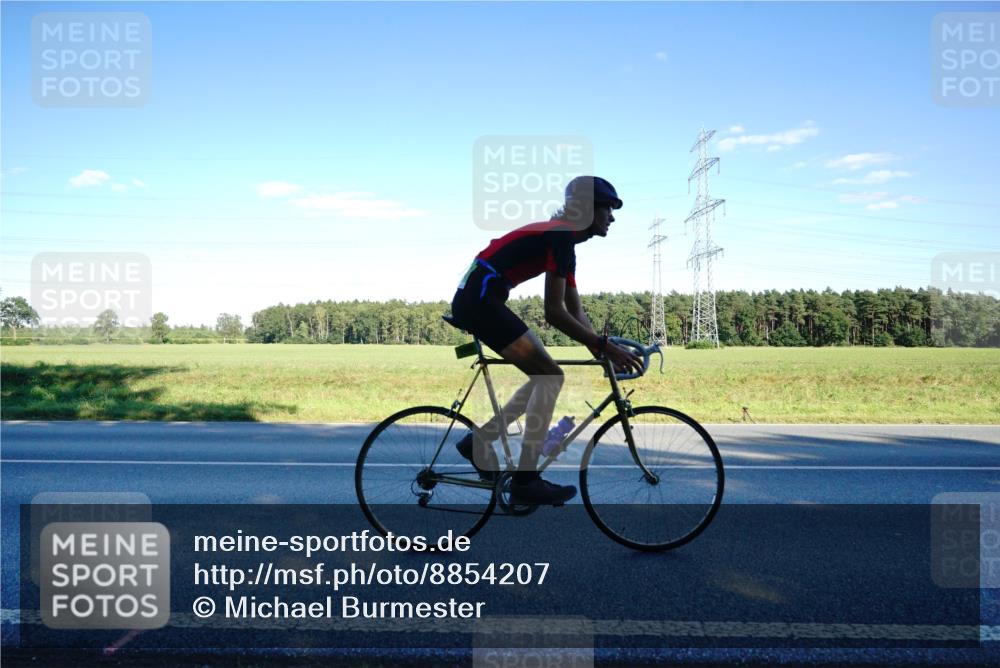 07.09.2025 - 19. Norderstedt Triathlon Michael Burmester http://msf.ph/oto/8854207 07.09.2025 16:10:52 Radfahren 1575, 1585 meine-sportfotos.de