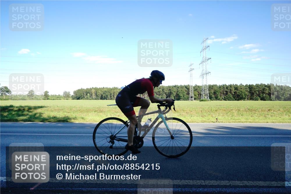07.09.2025 - 19. Norderstedt Triathlon Michael Burmester http://msf.ph/oto/8854215 07.09.2025 16:11:02 Radfahren 386, 1066, 1405 meine-sportfotos.de