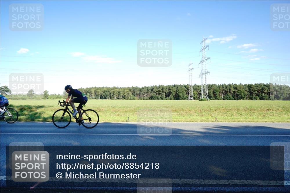 07.09.2025 - 19. Norderstedt Triathlon Michael Burmester http://msf.ph/oto/8854218 07.09.2025 16:11:07 Radfahren 1405 meine-sportfotos.de