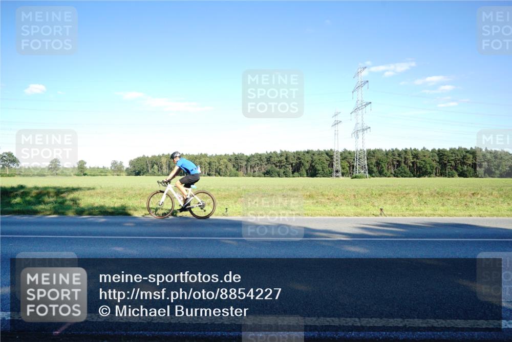 07.09.2025 - 19. Norderstedt Triathlon Michael Burmester http://msf.ph/oto/8854227 07.09.2025 16:11:22 Radfahren 414, 868, 1108, 1531 meine-sportfotos.de