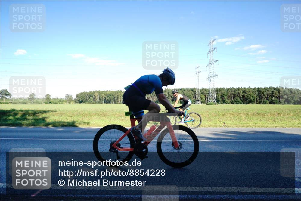 07.09.2025 - 19. Norderstedt Triathlon Michael Burmester http://msf.ph/oto/8854228 07.09.2025 16:11:23 Radfahren 414, 868, 933, 1108, 1531 meine-sportfotos.de