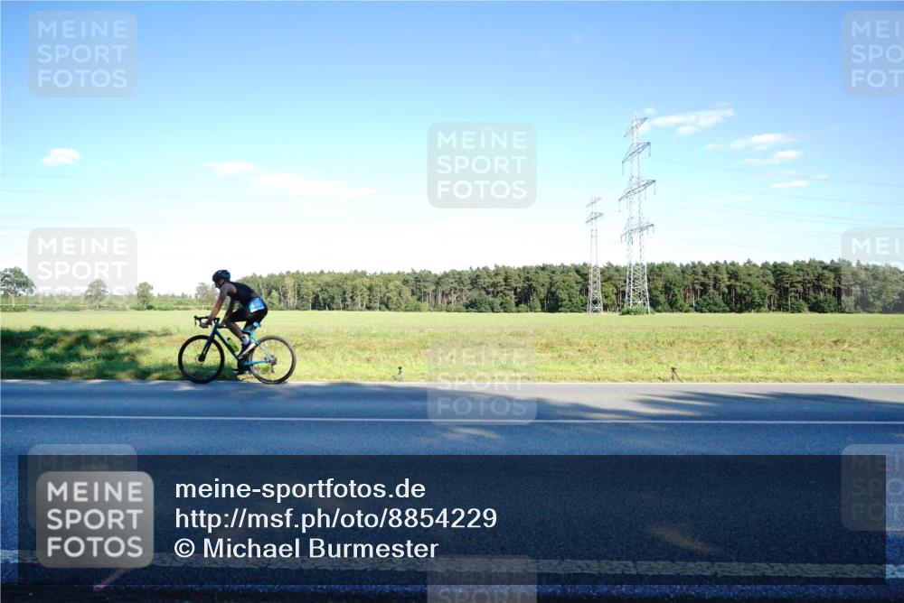 07.09.2025 - 19. Norderstedt Triathlon Michael Burmester http://msf.ph/oto/8854229 07.09.2025 16:11:24 Radfahren 414, 868, 933, 1108 meine-sportfotos.de