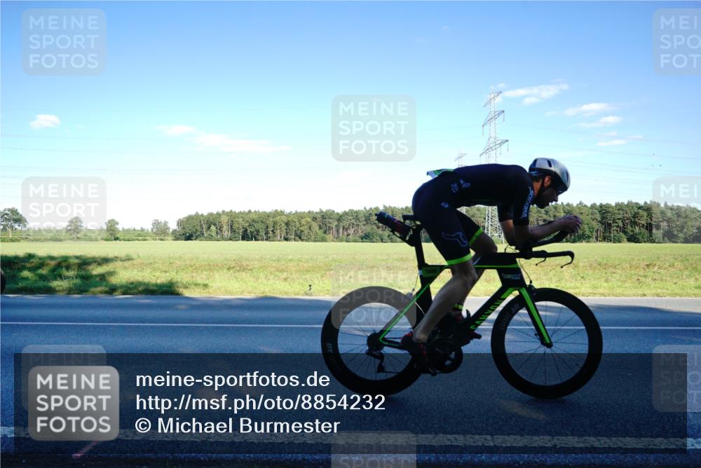 07.09.2025 - 19. Norderstedt Triathlon Michael Burmester http://msf.ph/oto/8854232 07.09.2025 16:11:29 Radfahren 933, 1604, 1606 meine-sportfotos.de