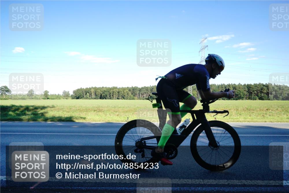 07.09.2025 - 19. Norderstedt Triathlon Michael Burmester http://msf.ph/oto/8854233 07.09.2025 16:11:29 Radfahren 933, 1604, 1606 meine-sportfotos.de