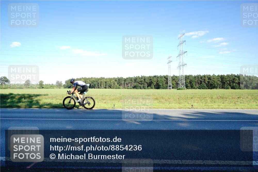 07.09.2025 - 19. Norderstedt Triathlon Michael Burmester http://msf.ph/oto/8854236 07.09.2025 16:11:34 Radfahren 1101, 1423, 1449 meine-sportfotos.de