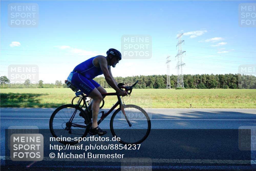 07.09.2025 - 19. Norderstedt Triathlon Michael Burmester http://msf.ph/oto/8854237 07.09.2025 16:11:36 Radfahren 1101, 1423, 1449 meine-sportfotos.de