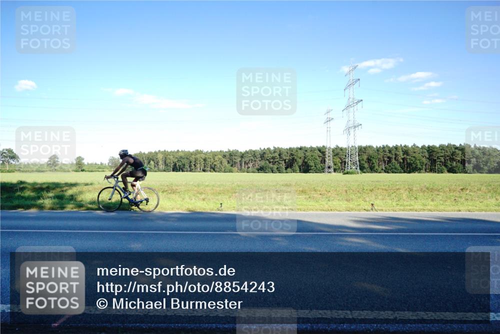 07.09.2025 - 19. Norderstedt Triathlon Michael Burmester http://msf.ph/oto/8854243 07.09.2025 16:11:47 Radfahren 882, 1419, 1568 meine-sportfotos.de