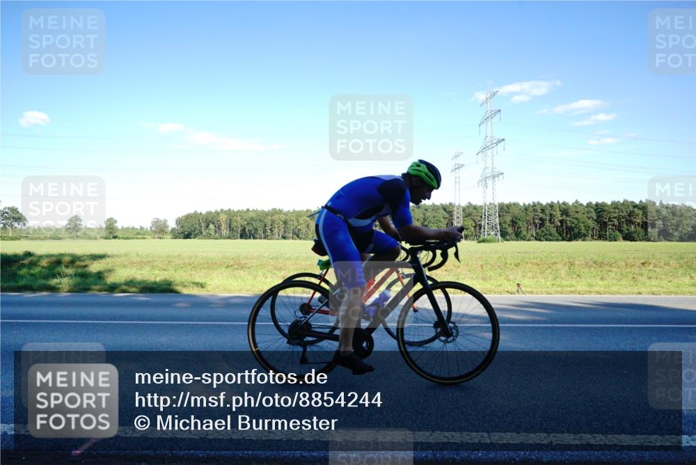 07.09.2025 - 19. Norderstedt Triathlon Michael Burmester http://msf.ph/oto/8854244 07.09.2025 16:11:49 Radfahren 381, 412, 882, 1419, 1473, 1568 meine-sportfotos.de