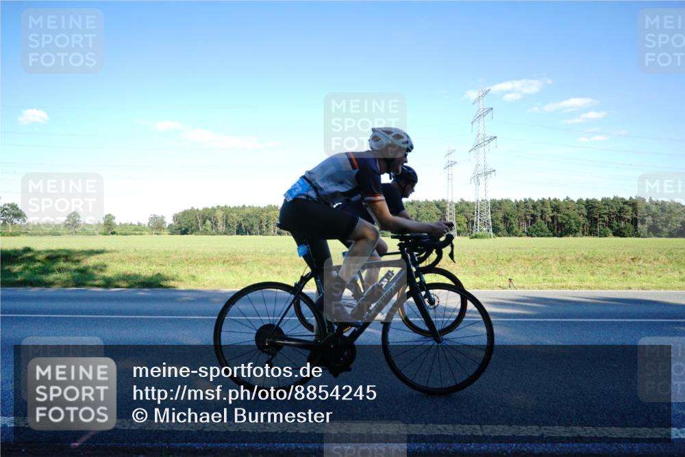07.09.2025 - 19. Norderstedt Triathlon Michael Burmester http://msf.ph/oto/8854245 07.09.2025 16:11:50 Radfahren 381, 412, 1412, 1419, 1473, 1568 meine-sportfotos.de