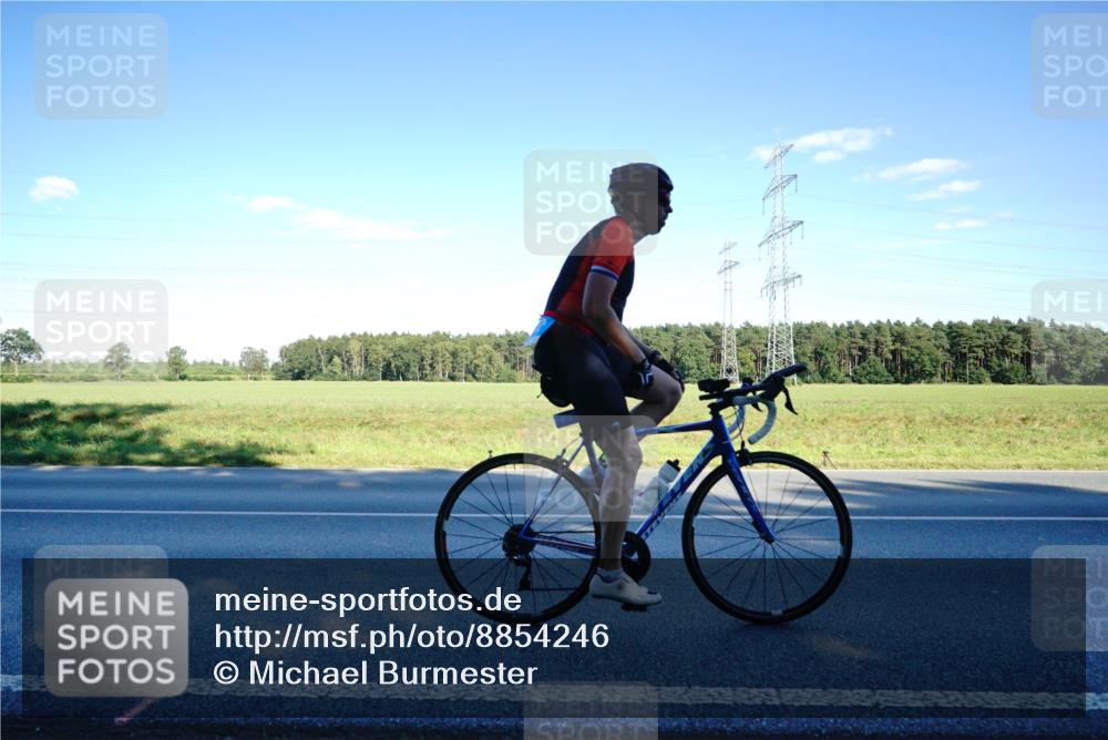 07.09.2025 - 19. Norderstedt Triathlon Michael Burmester http://msf.ph/oto/8854246 07.09.2025 16:11:51 Radfahren 381, 412, 1412, 1419, 1473, 1568 meine-sportfotos.de