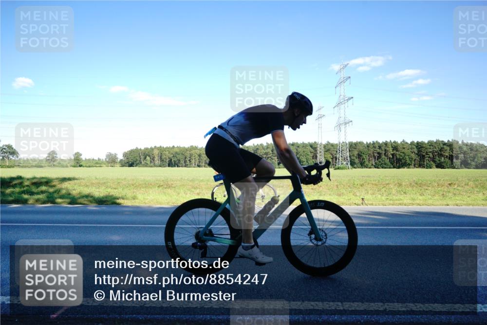 07.09.2025 - 19. Norderstedt Triathlon Michael Burmester http://msf.ph/oto/8854247 07.09.2025 16:11:52 Radfahren 381, 412, 1412, 1419, 1473, 1568 meine-sportfotos.de