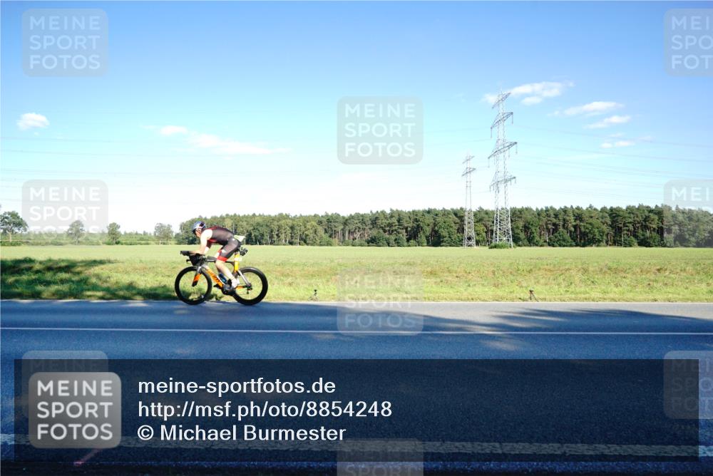 07.09.2025 - 19. Norderstedt Triathlon Michael Burmester http://msf.ph/oto/8854248 07.09.2025 16:11:54 Radfahren 381, 412, 1412, 1473 meine-sportfotos.de
