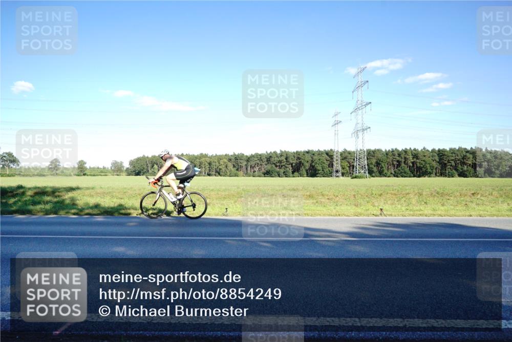 07.09.2025 - 19. Norderstedt Triathlon Michael Burmester http://msf.ph/oto/8854249 07.09.2025 16:11:56 Radfahren 1412 meine-sportfotos.de