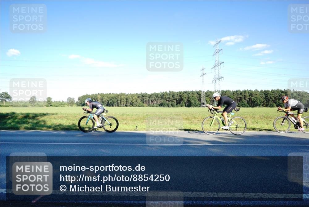 07.09.2025 - 19. Norderstedt Triathlon Michael Burmester http://msf.ph/oto/8854250 07.09.2025 16:11:58 Radfahren 383, 405 meine-sportfotos.de