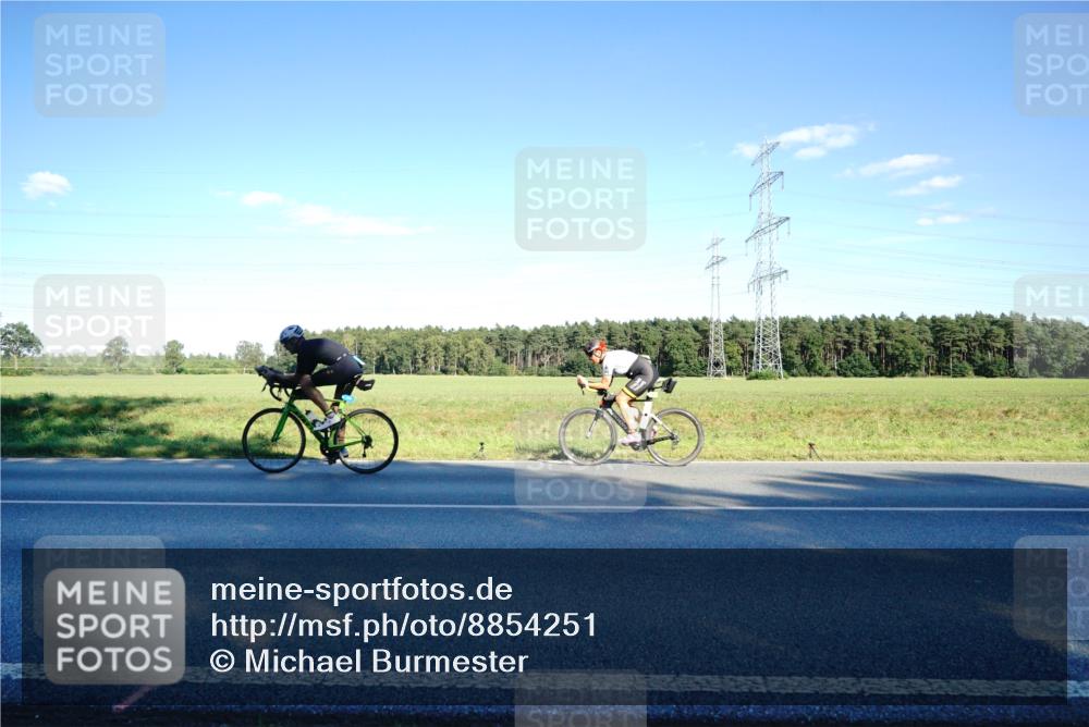 07.09.2025 - 19. Norderstedt Triathlon Michael Burmester http://msf.ph/oto/8854251 07.09.2025 16:11:58 Radfahren 383, 405 meine-sportfotos.de