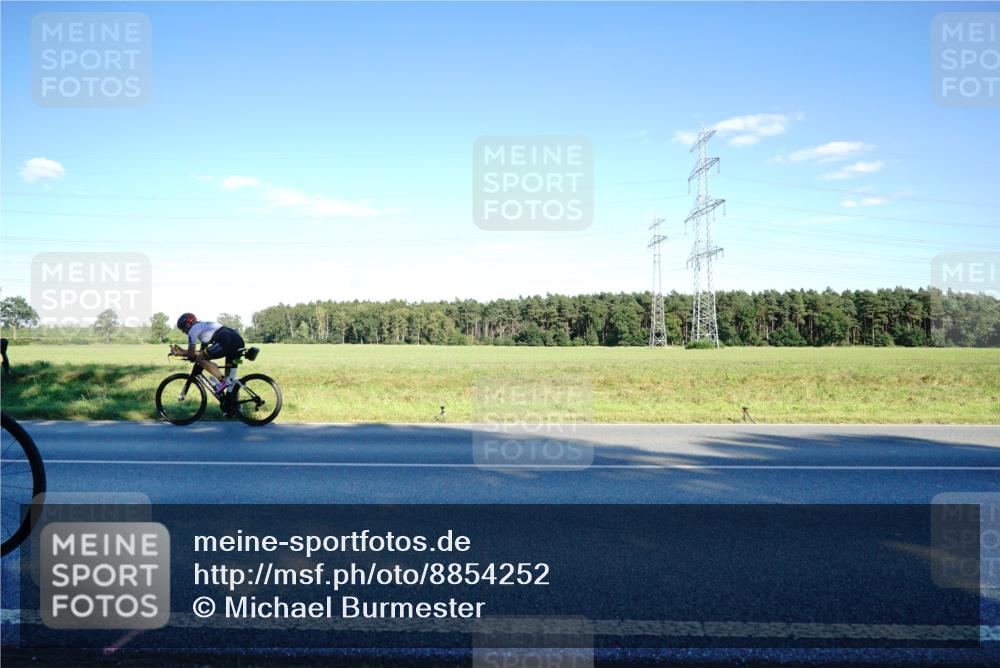 07.09.2025 - 19. Norderstedt Triathlon Michael Burmester http://msf.ph/oto/8854252 07.09.2025 16:11:59 Radfahren 383, 405, 1544 meine-sportfotos.de