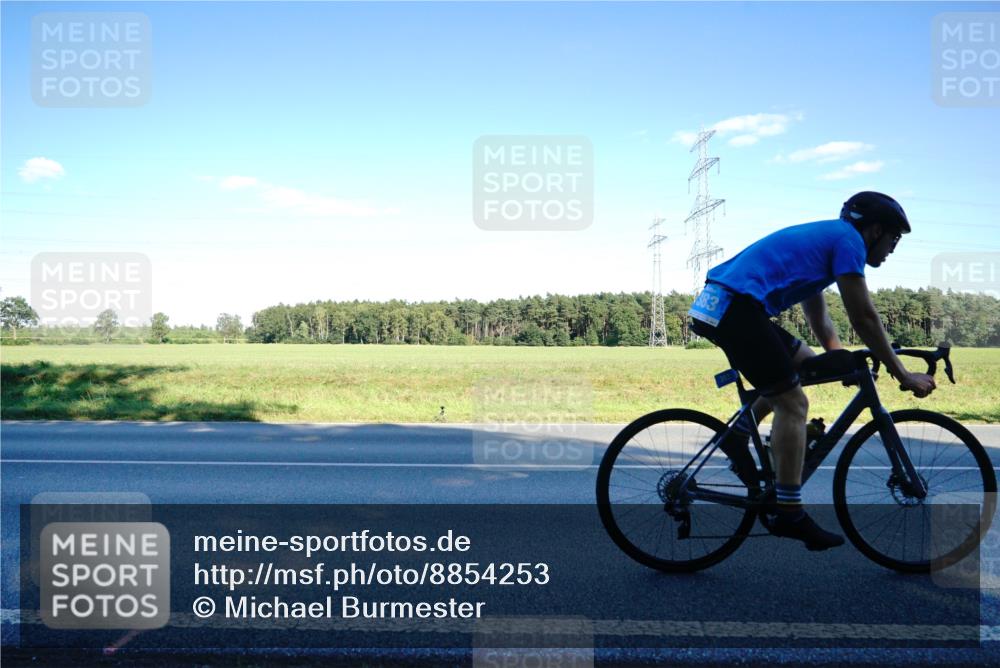 07.09.2025 - 19. Norderstedt Triathlon Michael Burmester http://msf.ph/oto/8854253 07.09.2025 16:11:59 Radfahren 383, 405, 1544 meine-sportfotos.de