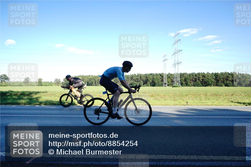 07.09.2025 - 19. Norderstedt Triathlon Michael Burmester http://msf.ph/oto/8854254 07.09.2025 16:12:00 Radfahren 383, 405, 1544 meine-sportfotos.de