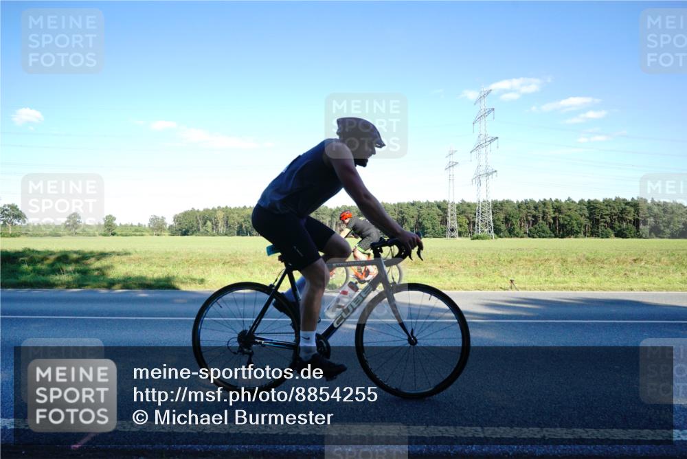 07.09.2025 - 19. Norderstedt Triathlon Michael Burmester http://msf.ph/oto/8854255 07.09.2025 16:12:01 Radfahren 383, 405, 1544, 1571 meine-sportfotos.de