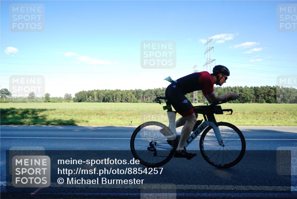 07.09.2025 - 19. Norderstedt Triathlon Michael Burmester http://msf.ph/oto/8854257 07.09.2025 16:12:04 Radfahren 405, 1544, 1571, 1587, 1591 meine-sportfotos.de