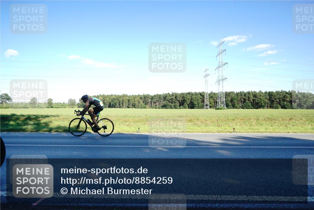 07.09.2025 - 19. Norderstedt Triathlon Michael Burmester http://msf.ph/oto/8854259 07.09.2025 16:12:05 Radfahren 1541, 1544, 1571, 1587, 1591 meine-sportfotos.de