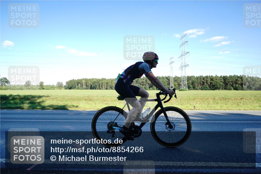 07.09.2025 - 19. Norderstedt Triathlon Michael Burmester http://msf.ph/oto/8854266 07.09.2025 16:12:13 Radfahren 875, 912, 1045, 1068, 1565, 1570 meine-sportfotos.de